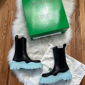 Bottega Vineta Leather Chelsea Boots